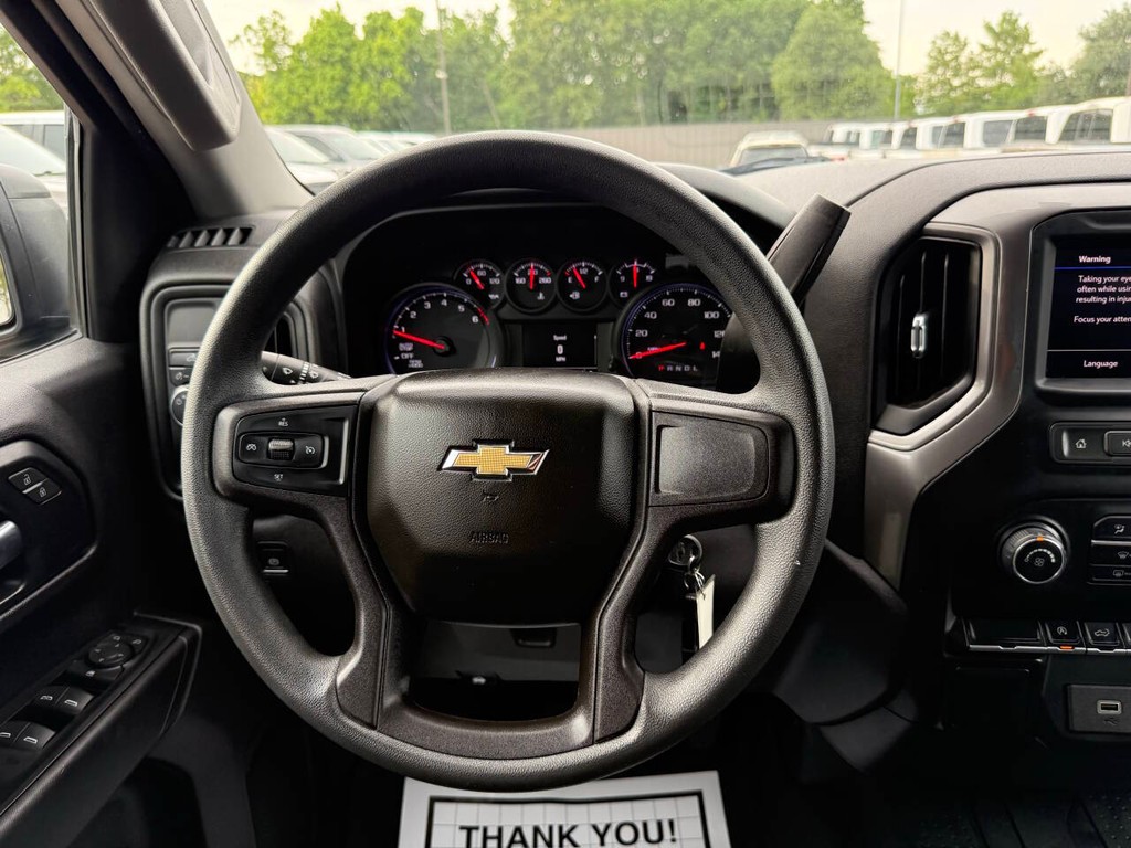 Chevrolet Silverado 1500 Vehicle Full-screen Gallery Image 22