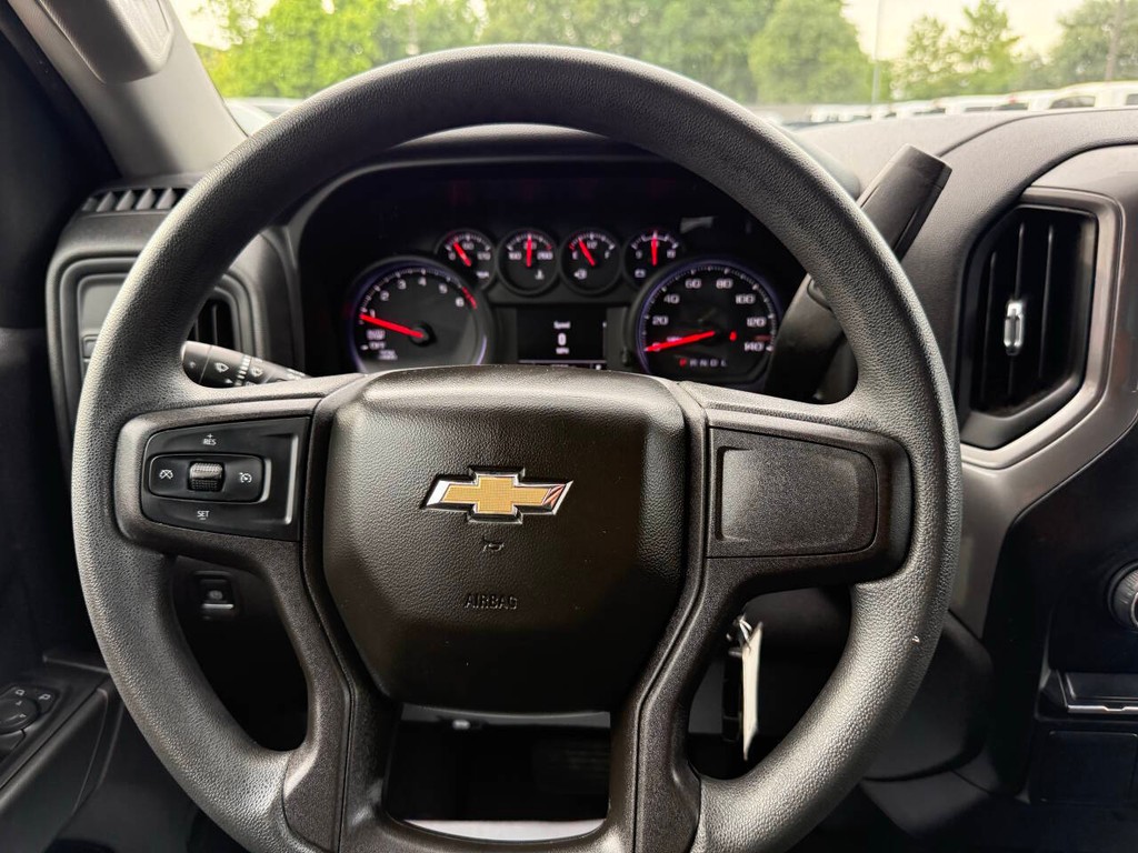 Chevrolet Silverado 1500 Vehicle Full-screen Gallery Image 23