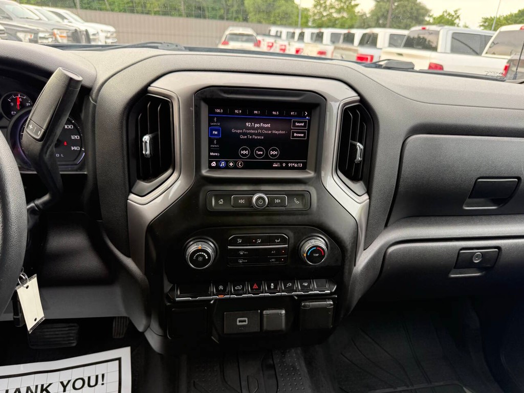 Chevrolet Silverado 1500 Vehicle Full-screen Gallery Image 24