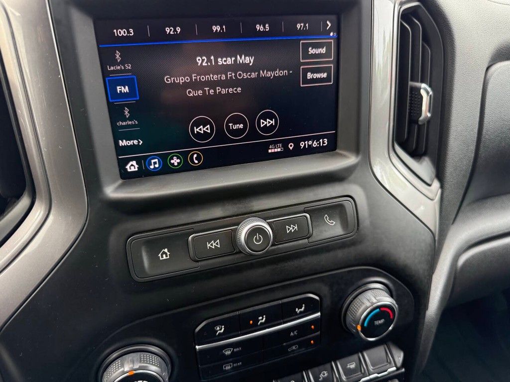 Chevrolet Silverado 1500 Vehicle Full-screen Gallery Image 26
