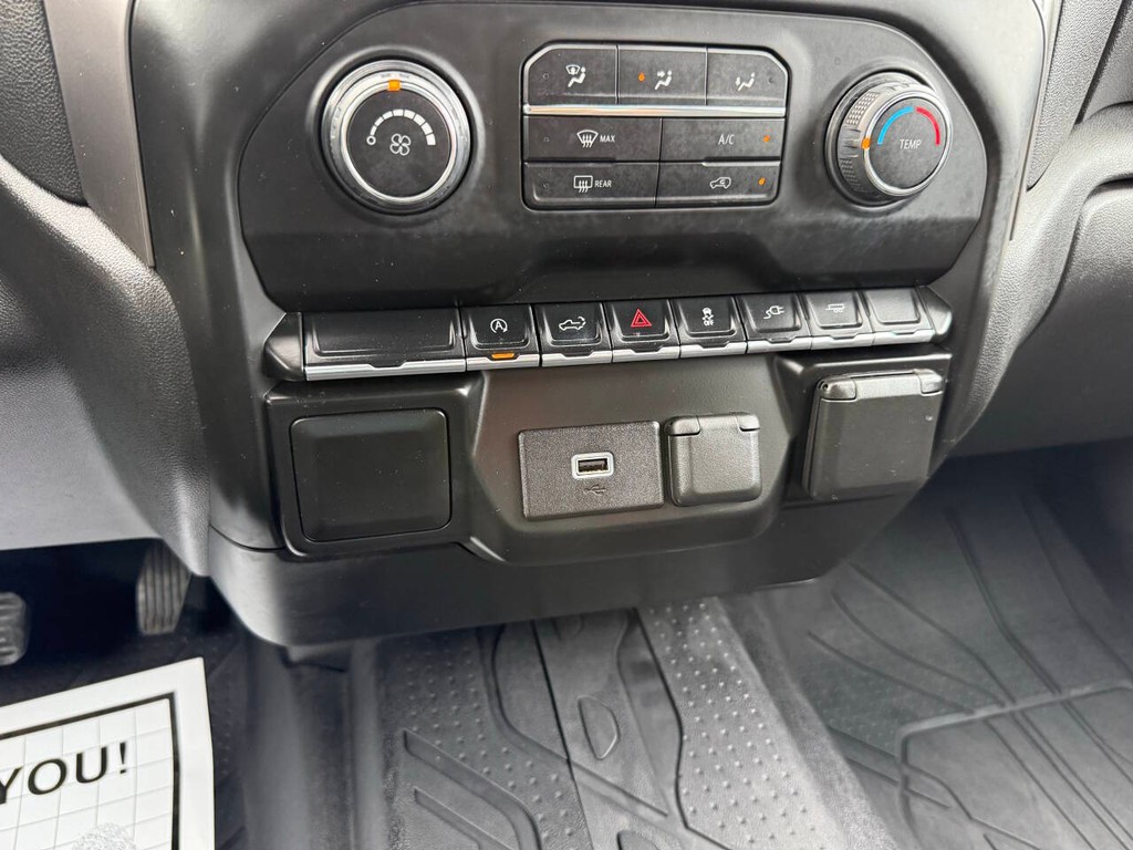 Chevrolet Silverado 1500 Vehicle Full-screen Gallery Image 29
