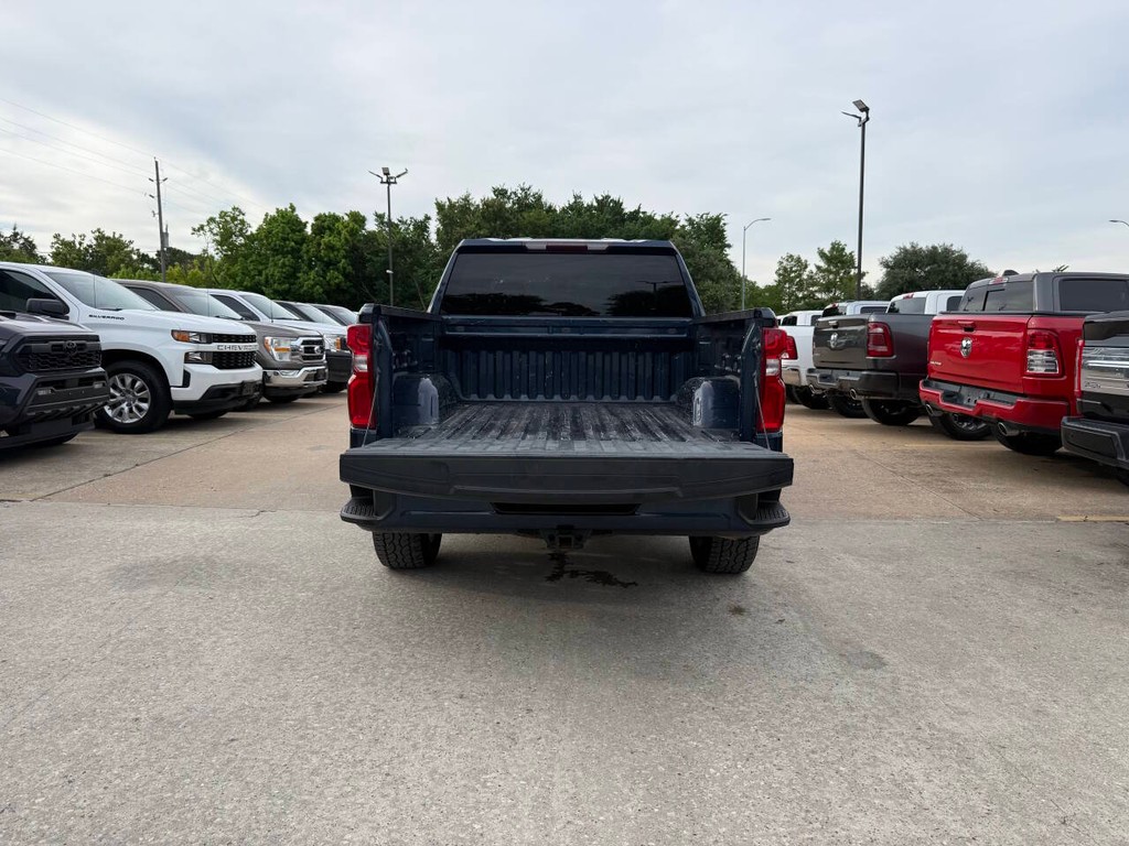 Chevrolet Silverado 1500 Vehicle Full-screen Gallery Image 36