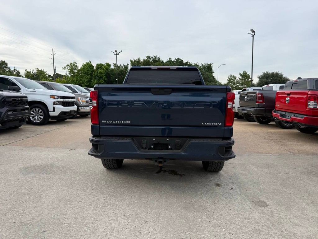 Chevrolet Silverado 1500 Vehicle Full-screen Gallery Image 37