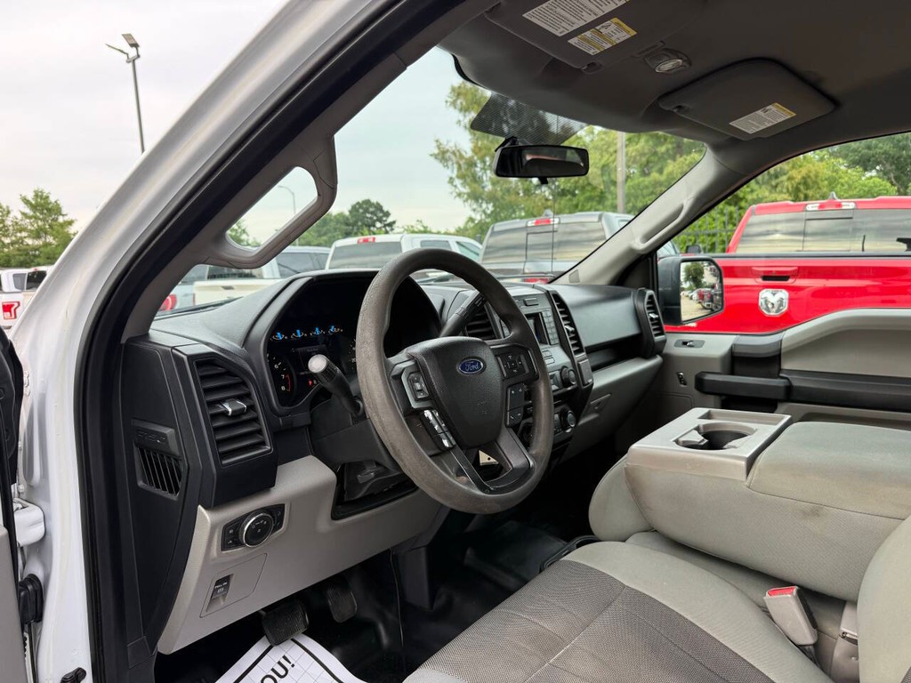 Ford F-150 Vehicle Full-screen Gallery Image 06