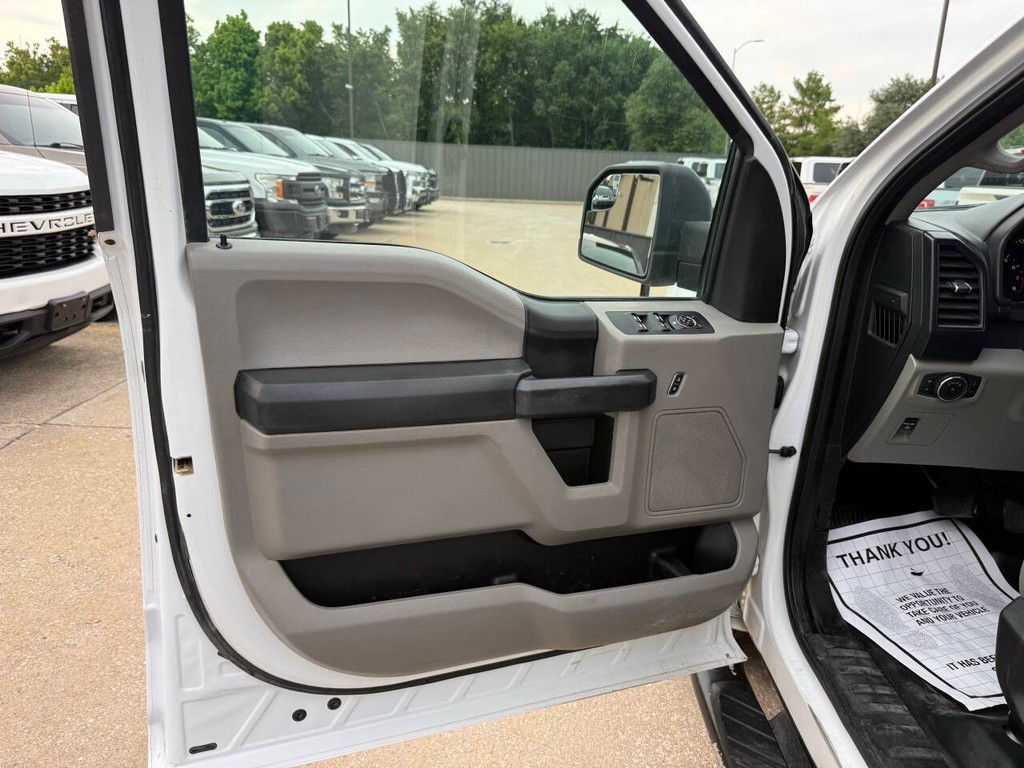 Ford F-150 Vehicle Full-screen Gallery Image 08