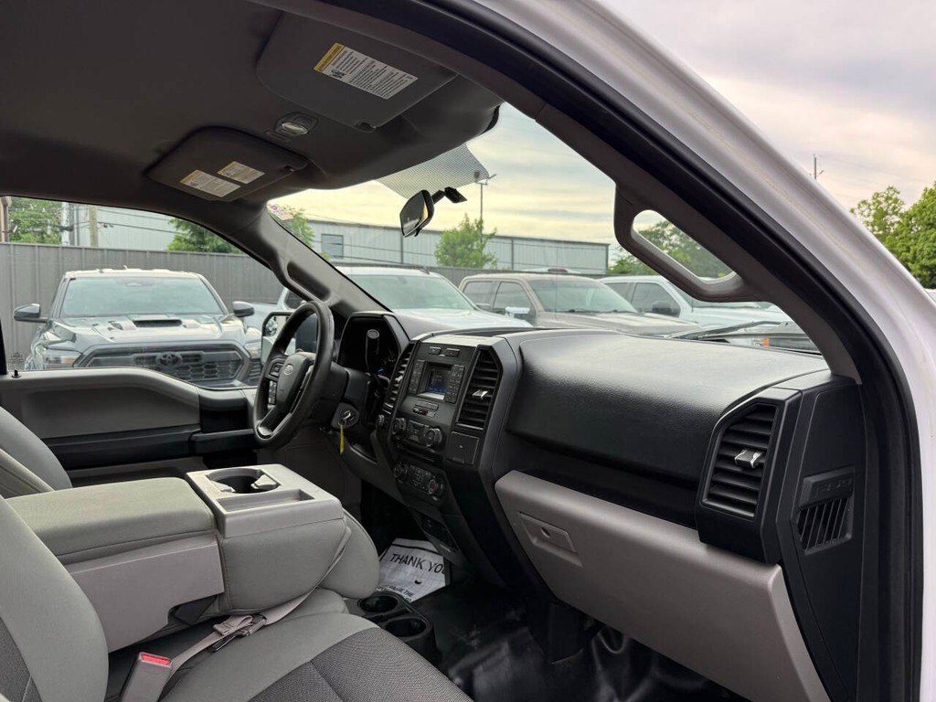 Ford F-150 Vehicle Full-screen Gallery Image 09