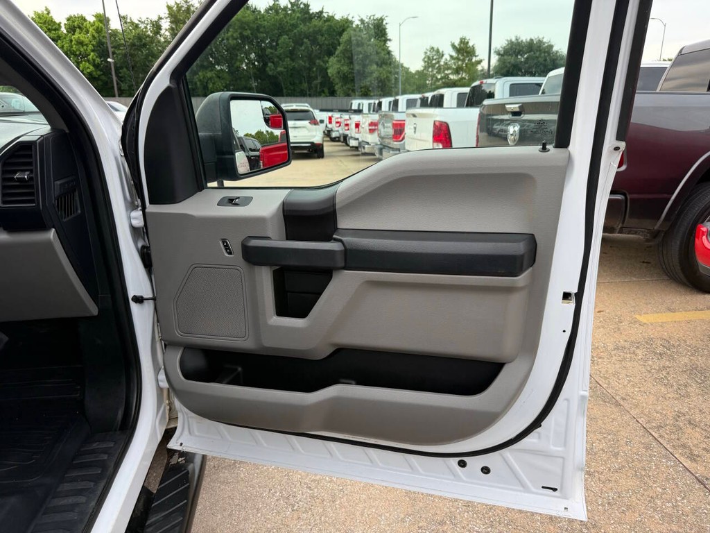 Ford F-150 Vehicle Full-screen Gallery Image 11