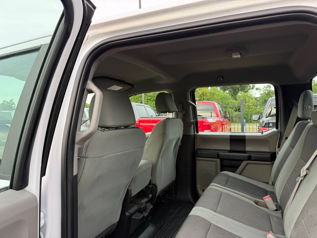 Ford F-150 Vehicle Full-screen Gallery Image 12