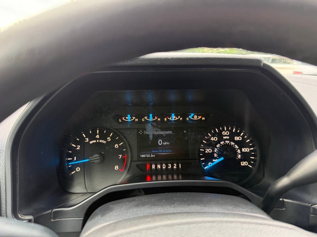Ford F-150 Vehicle Full-screen Gallery Image 29