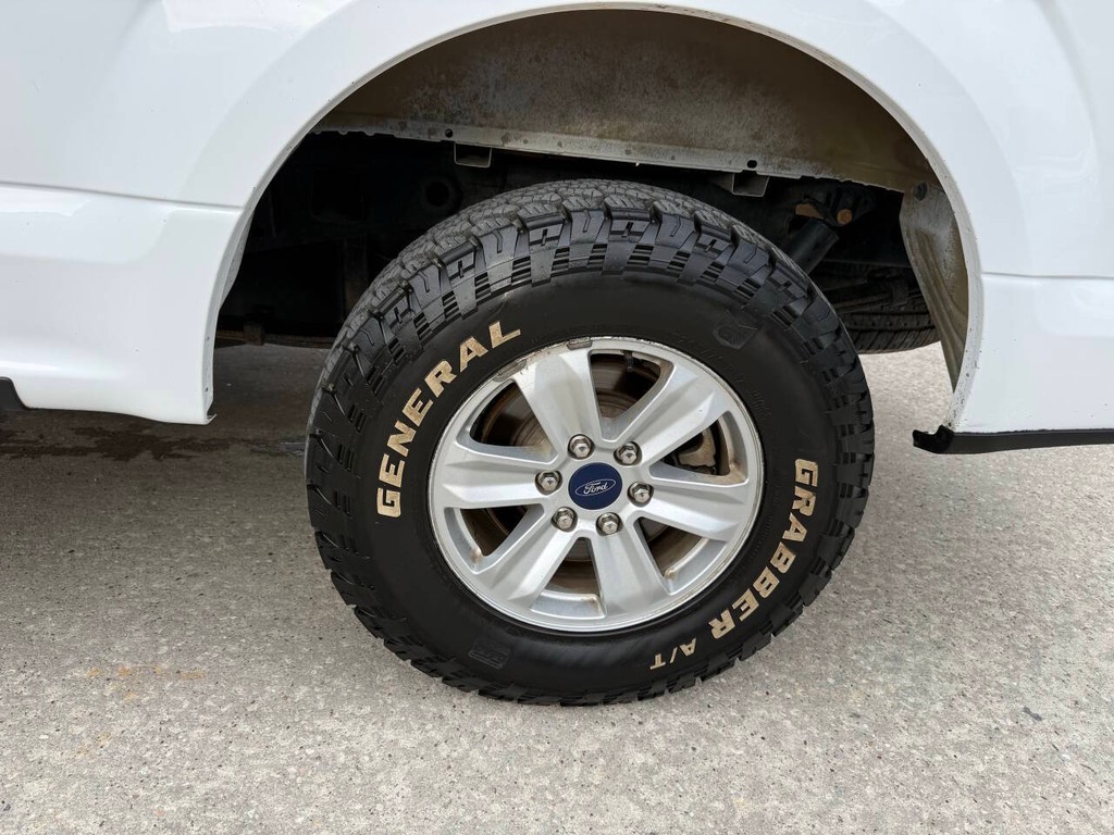 Ford F-150 Vehicle Full-screen Gallery Image 33