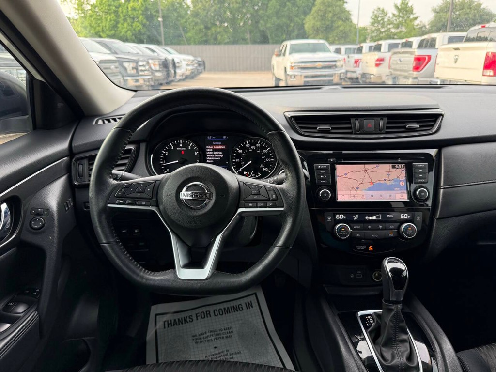 Nissan Rogue Vehicle Full-screen Gallery Image 19