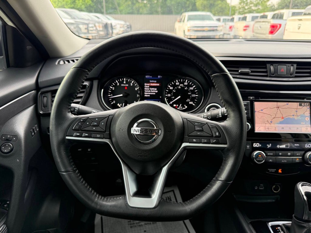 Nissan Rogue Vehicle Full-screen Gallery Image 20