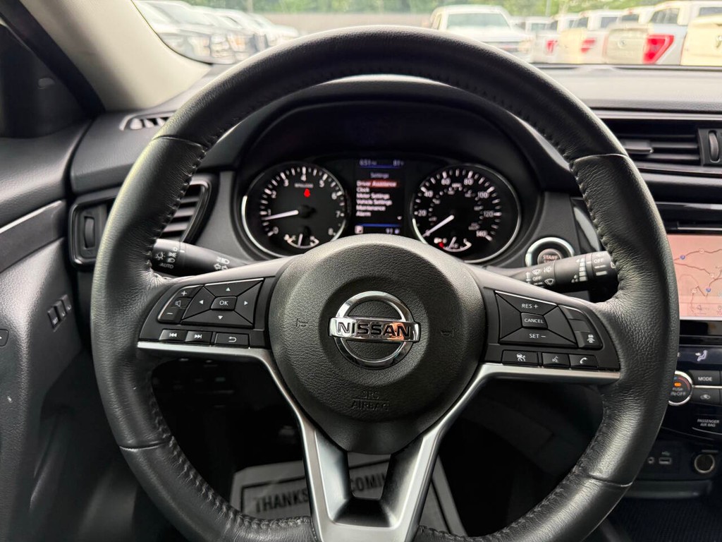 Nissan Rogue Vehicle Full-screen Gallery Image 21