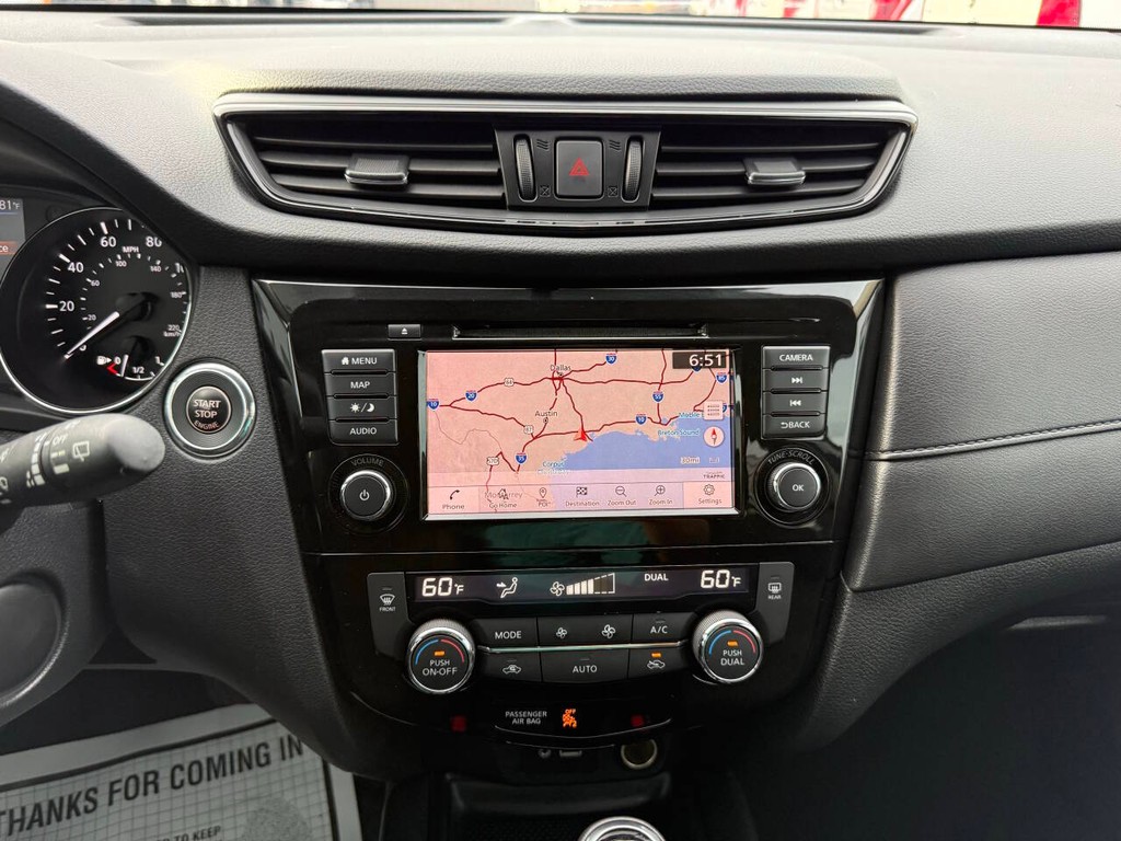 Nissan Rogue Vehicle Full-screen Gallery Image 22