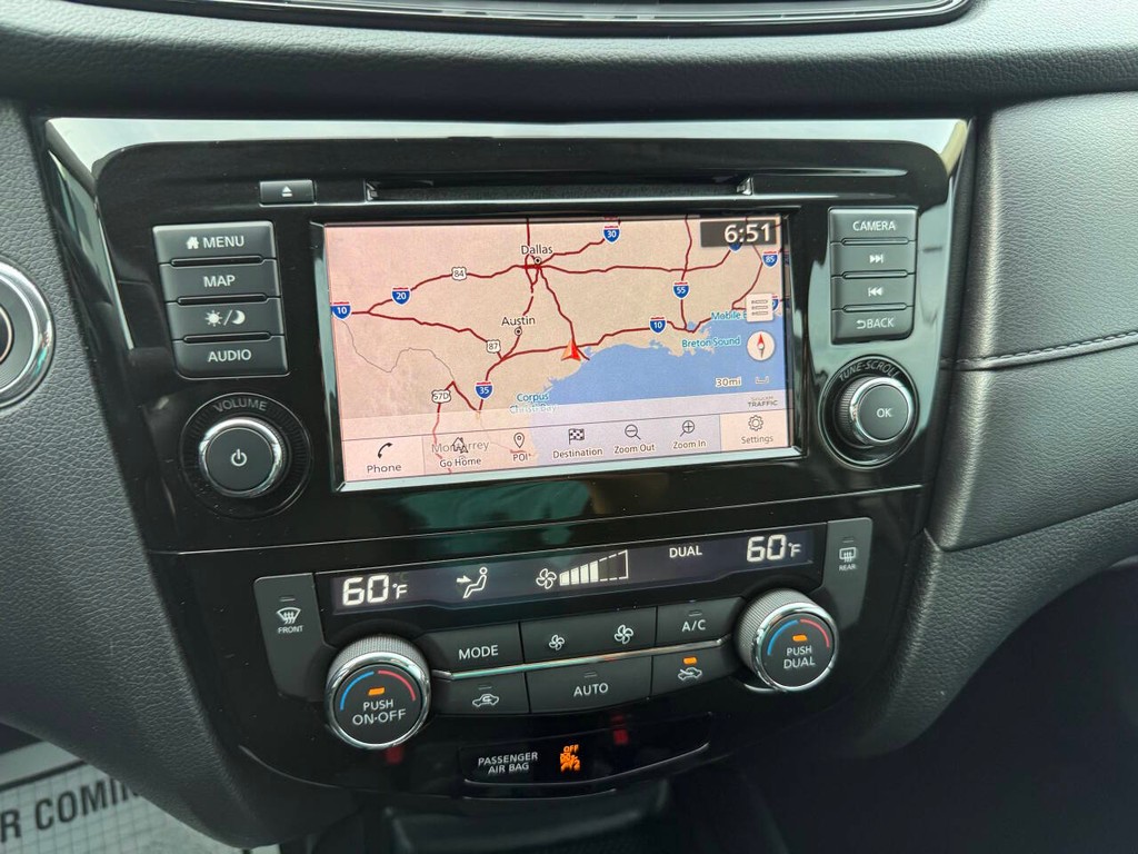 Nissan Rogue Vehicle Full-screen Gallery Image 25