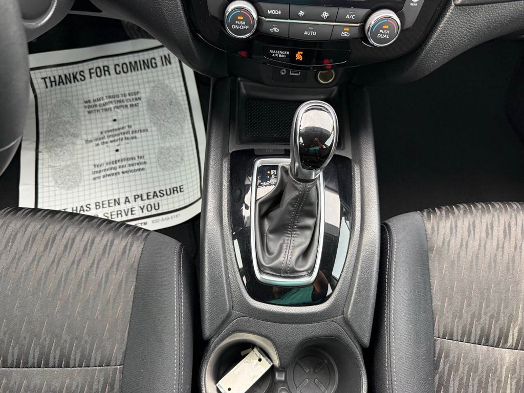 Nissan Rogue Vehicle Full-screen Gallery Image 27