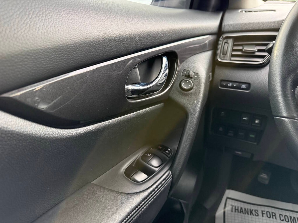 Nissan Rogue Vehicle Full-screen Gallery Image 28