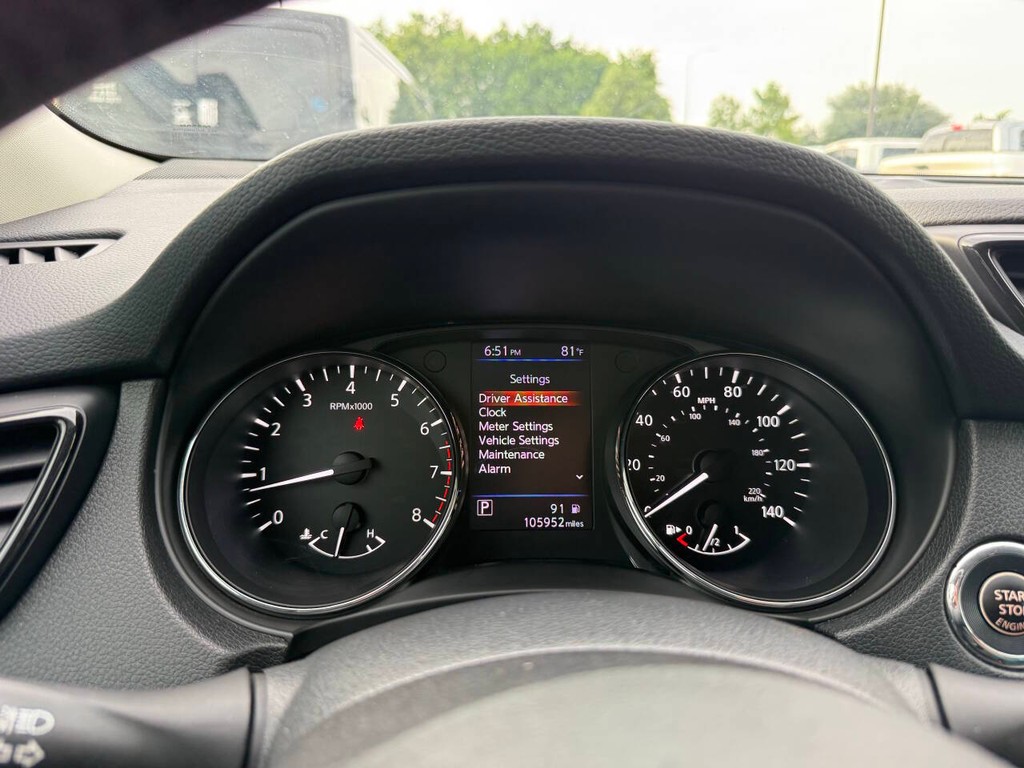 Nissan Rogue Vehicle Full-screen Gallery Image 29