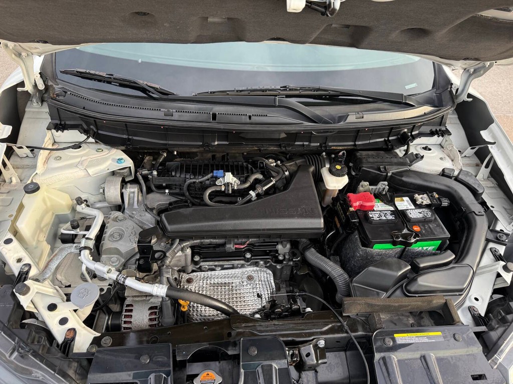 Nissan Rogue Vehicle Full-screen Gallery Image 32