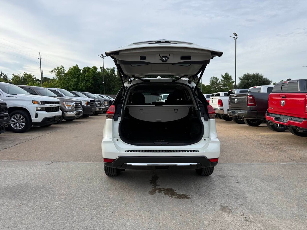 Nissan Rogue Vehicle Full-screen Gallery Image 34