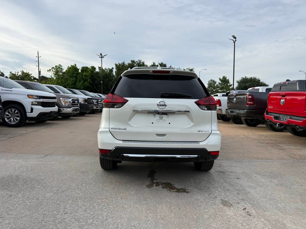 Nissan Rogue Vehicle Full-screen Gallery Image 36