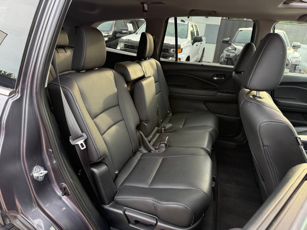 Honda Pilot Vehicle Full-screen Gallery Image 16