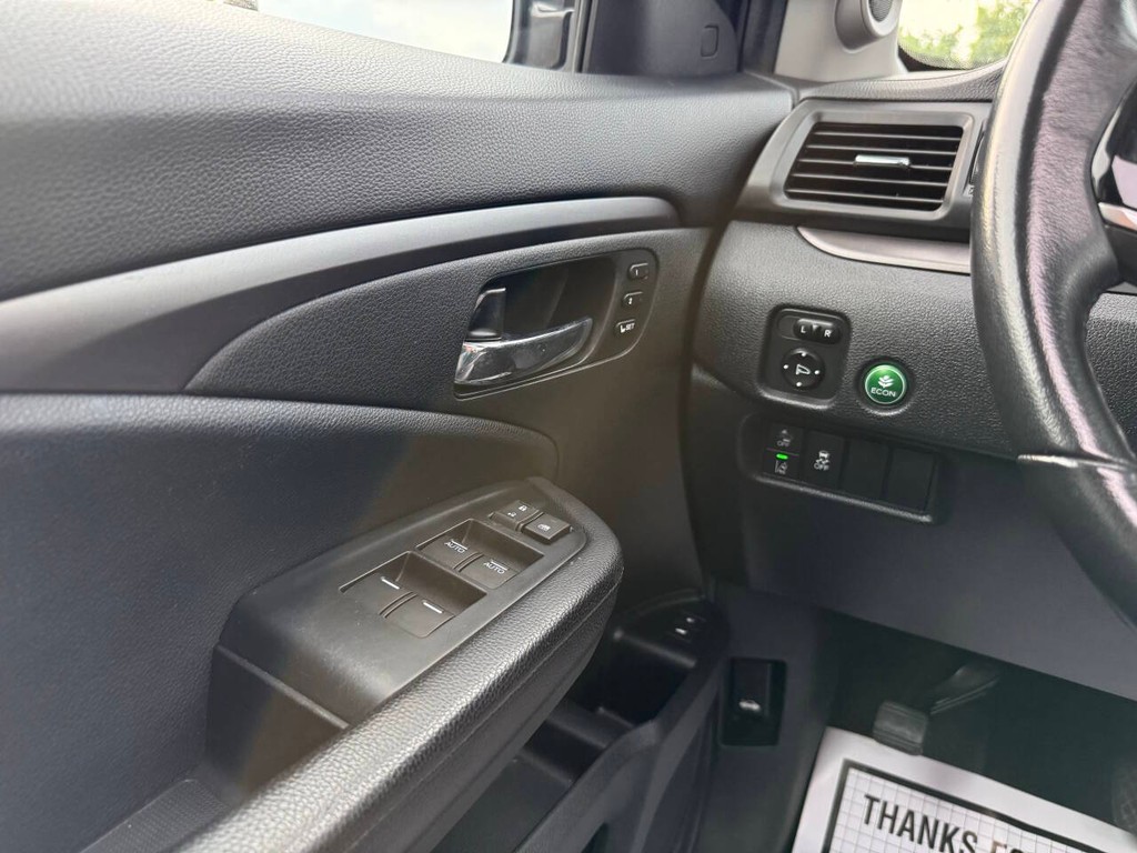 Honda Pilot Vehicle Full-screen Gallery Image 32