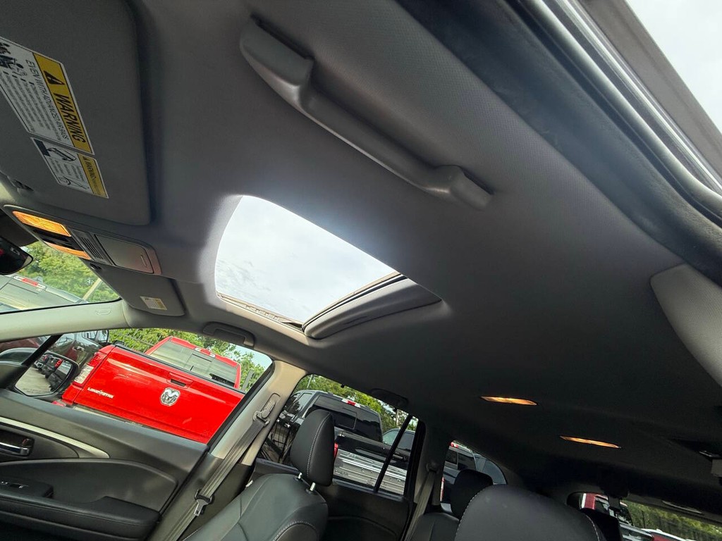 Honda Pilot Vehicle Full-screen Gallery Image 33