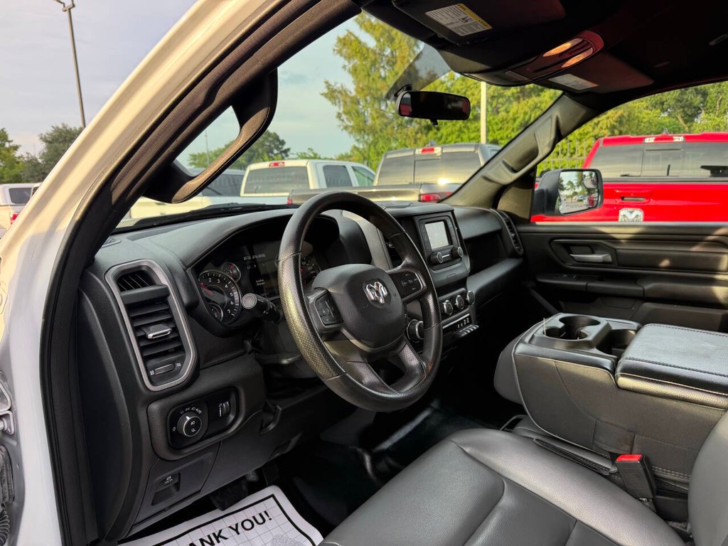 Ram 1500 Vehicle Full-screen Gallery Image 06