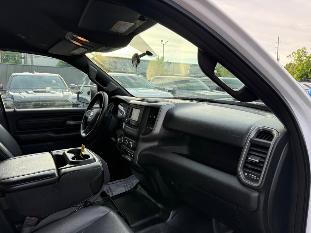 Ram 1500 Vehicle Full-screen Gallery Image 09