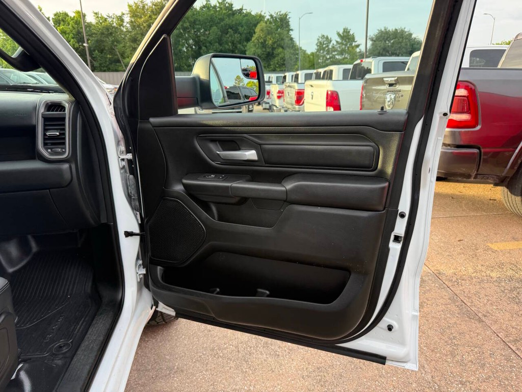 Ram 1500 Vehicle Full-screen Gallery Image 11