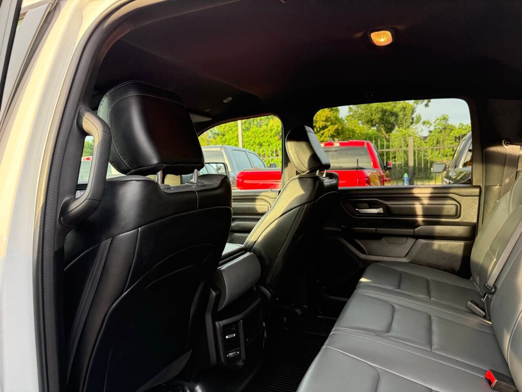 Ram 1500 Vehicle Full-screen Gallery Image 12