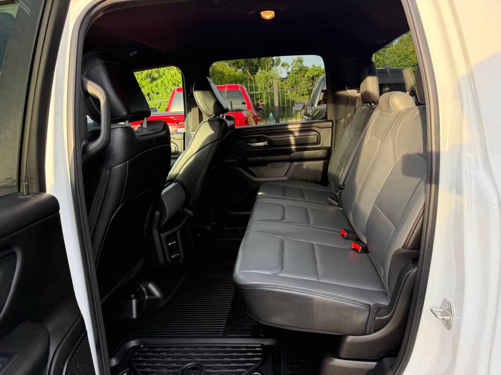 Ram 1500 Vehicle Full-screen Gallery Image 13