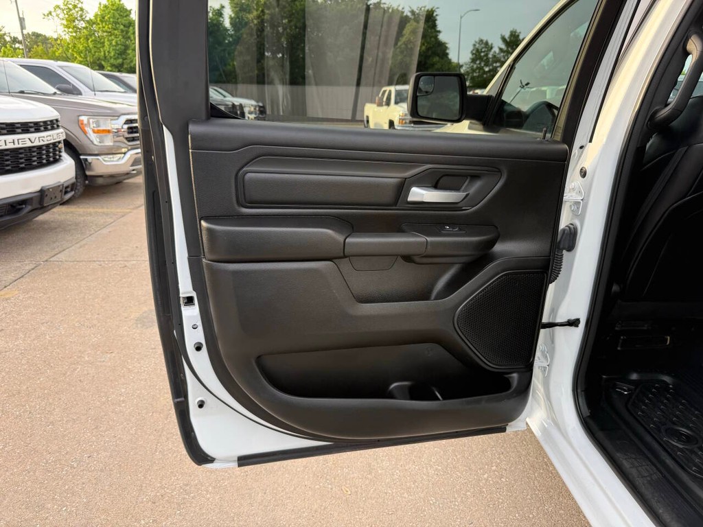 Ram 1500 Vehicle Full-screen Gallery Image 14