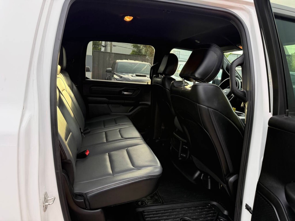 Ram 1500 Vehicle Full-screen Gallery Image 15