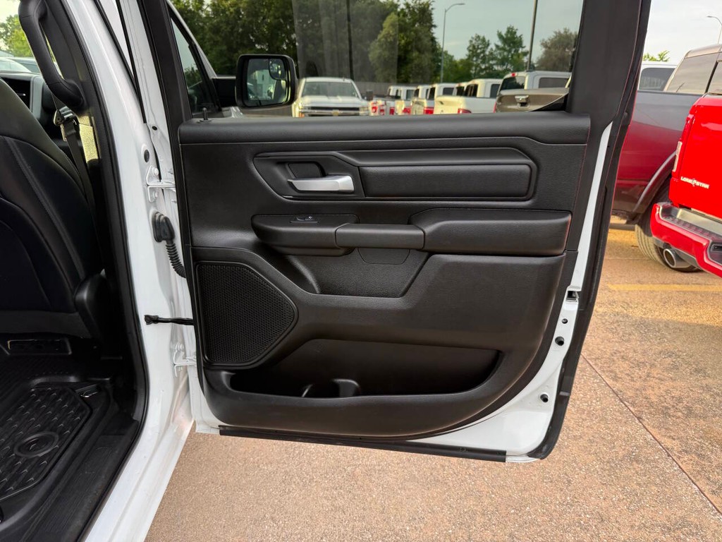Ram 1500 Vehicle Full-screen Gallery Image 16