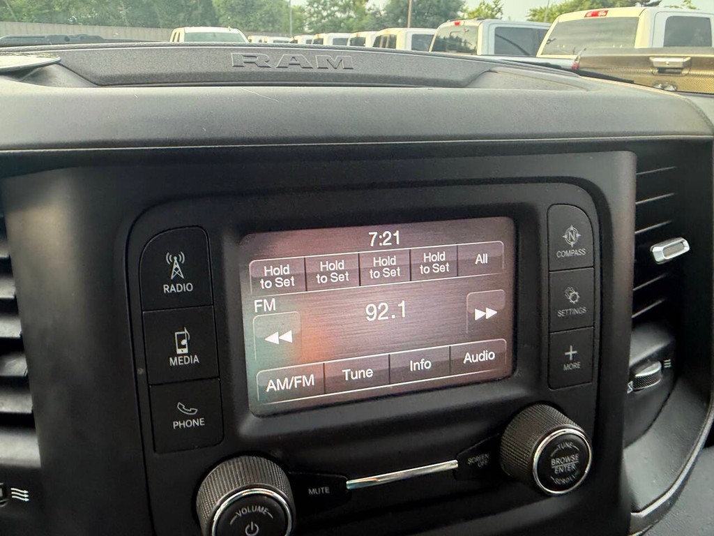 Ram 1500 Vehicle Full-screen Gallery Image 25