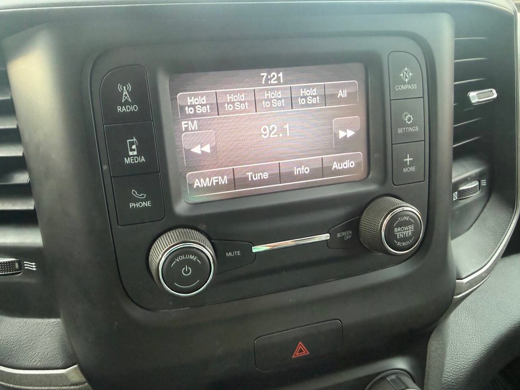 Ram 1500 Vehicle Full-screen Gallery Image 27
