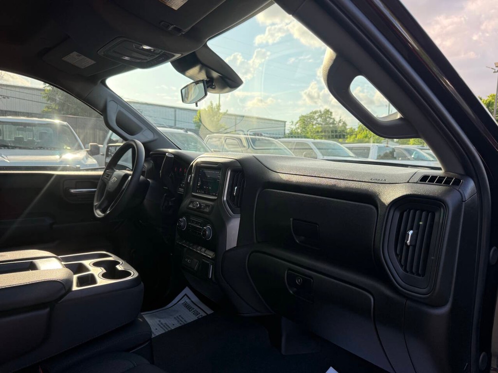 Chevrolet Silverado 1500 Vehicle Full-screen Gallery Image 09