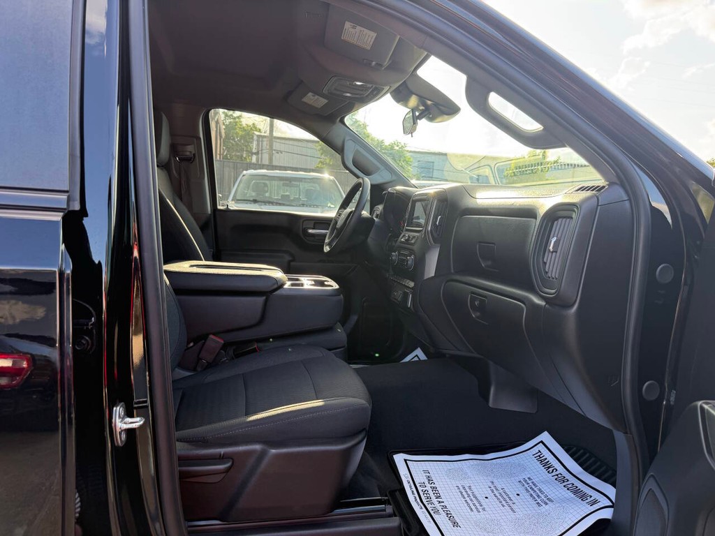 Chevrolet Silverado 1500 Vehicle Full-screen Gallery Image 10