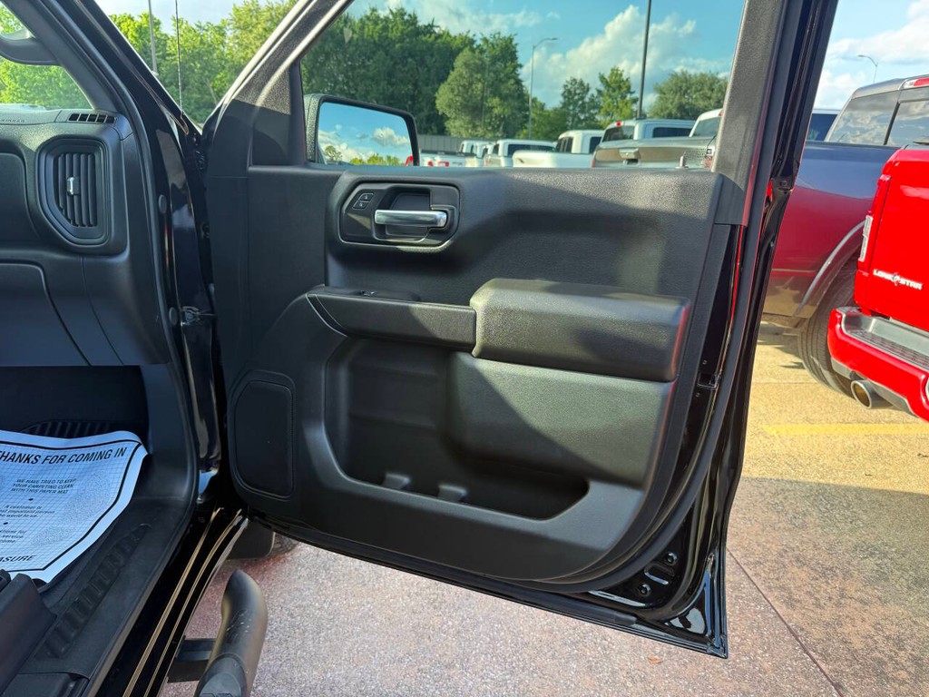 Chevrolet Silverado 1500 Vehicle Full-screen Gallery Image 11