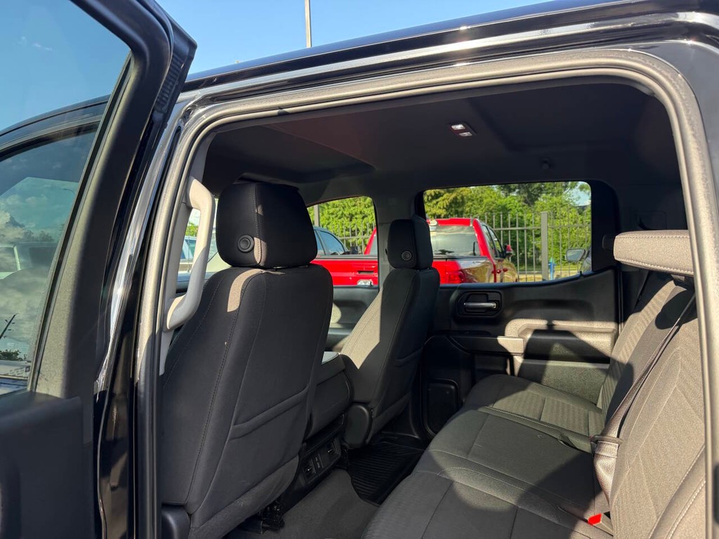 Chevrolet Silverado 1500 Vehicle Full-screen Gallery Image 12