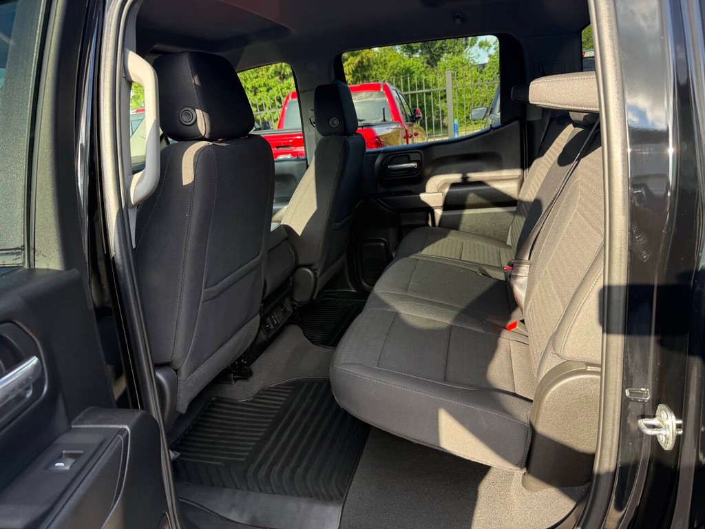 Chevrolet Silverado 1500 Vehicle Full-screen Gallery Image 13