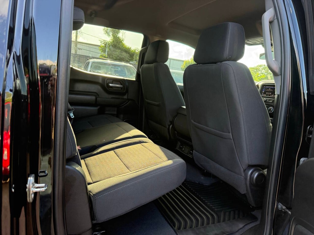 Chevrolet Silverado 1500 Vehicle Full-screen Gallery Image 15