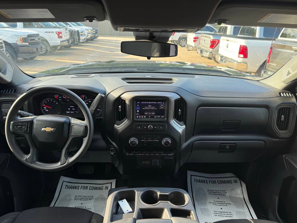 Chevrolet Silverado 1500 Vehicle Full-screen Gallery Image 17