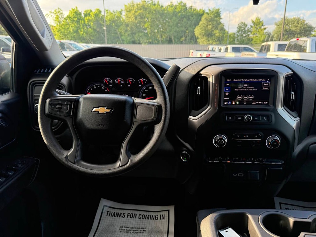Chevrolet Silverado 1500 Vehicle Full-screen Gallery Image 22