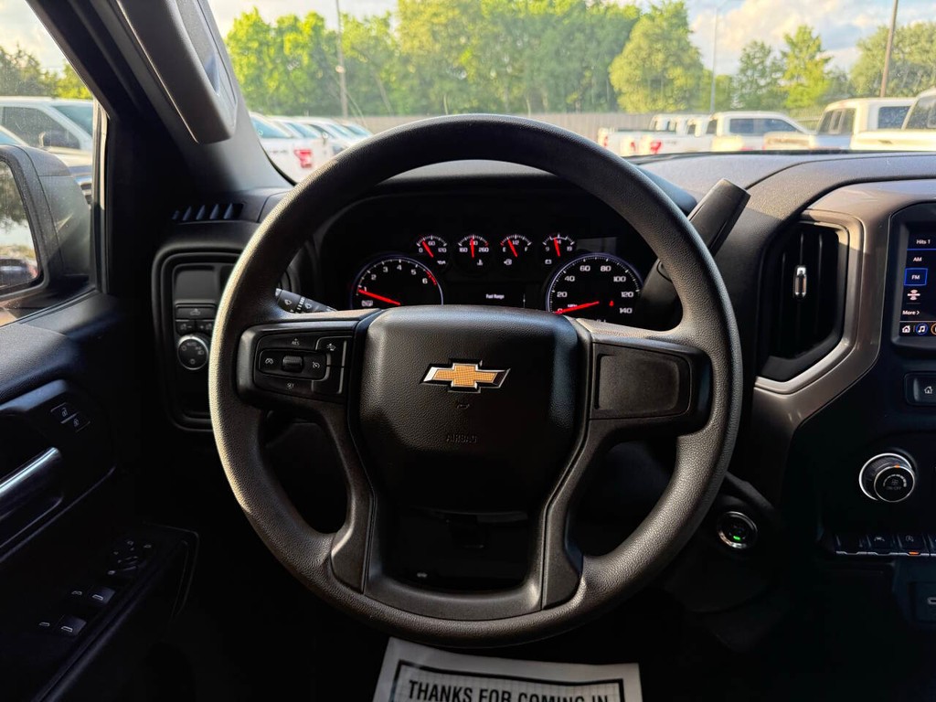 Chevrolet Silverado 1500 Vehicle Full-screen Gallery Image 23
