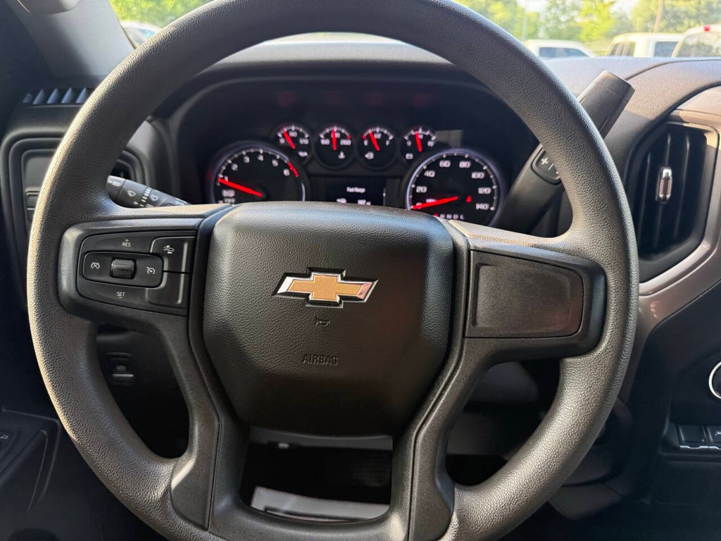 Chevrolet Silverado 1500 Vehicle Full-screen Gallery Image 25
