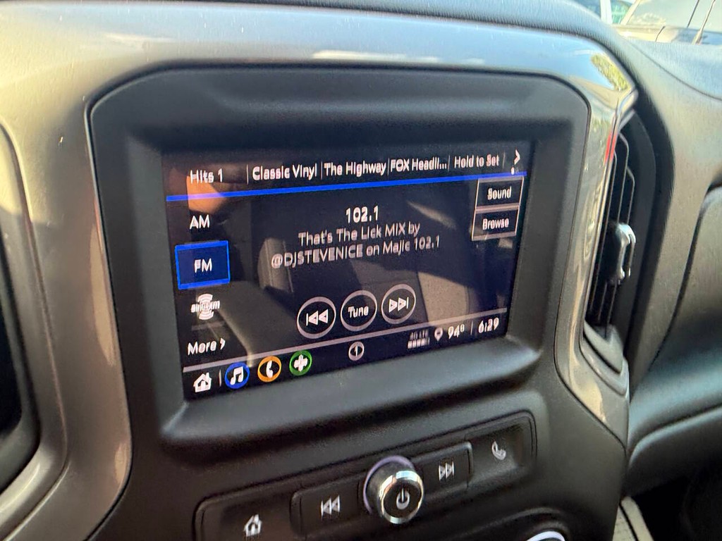 Chevrolet Silverado 1500 Vehicle Full-screen Gallery Image 26
