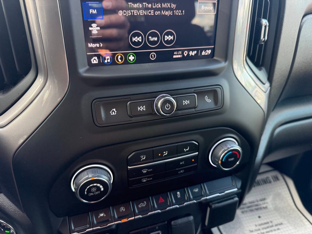 Chevrolet Silverado 1500 Vehicle Full-screen Gallery Image 27